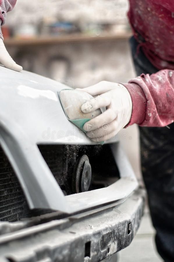 Mechanic Prepairing the Body of a Car Stock Image – Image of repaint, sanding_ 27803189
