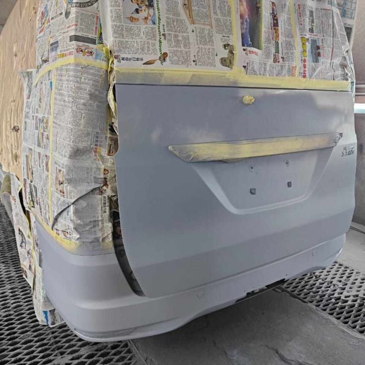 _panel beating ~spray painting Car Accident